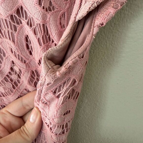 Baltic Born Eyelet Lace Cap Sleeve High Neck Midi Dress in Pink Size S - Picture 4 of 9